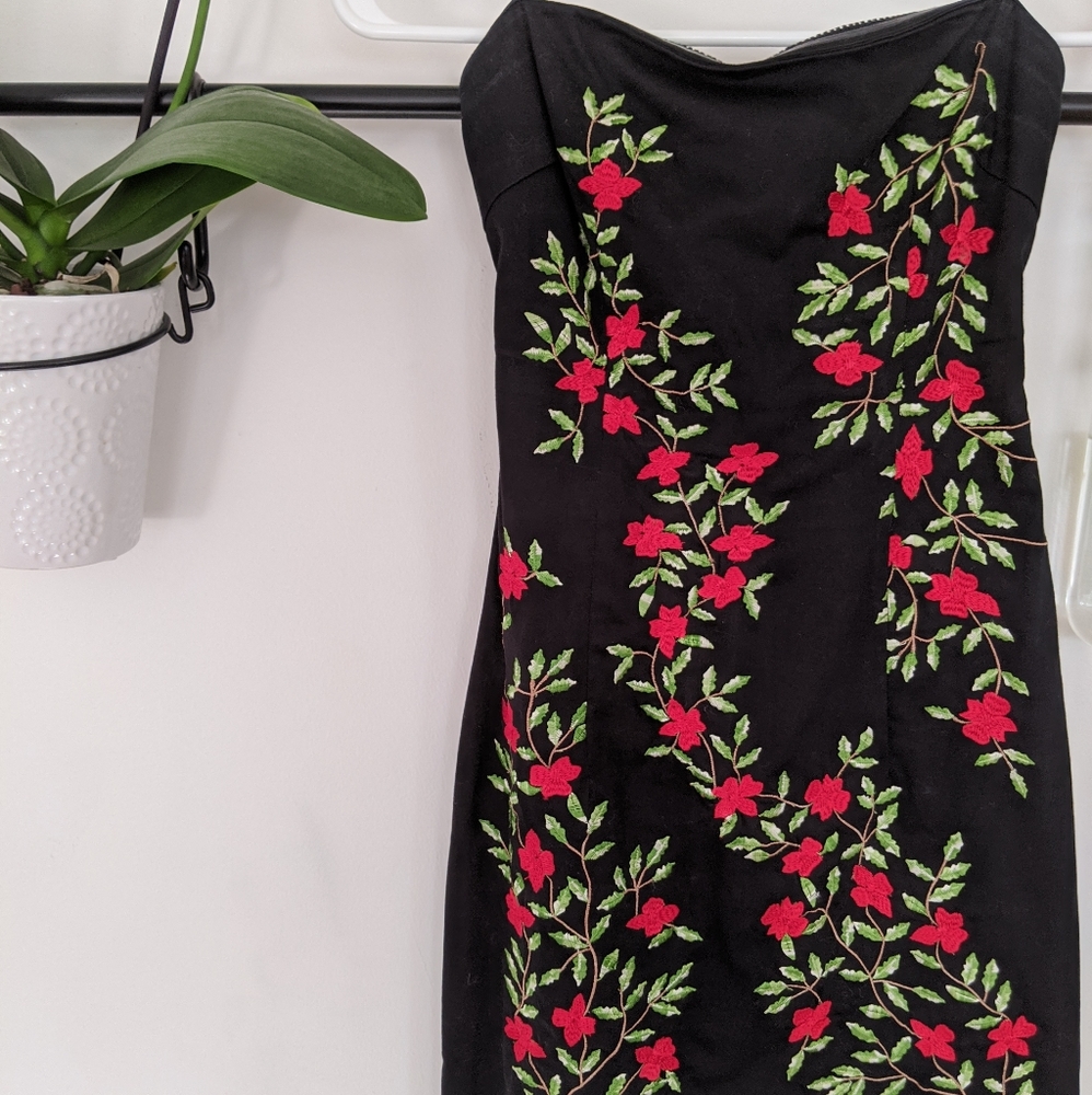 GUESS Vine Roses Dress - Picture 2 of 9